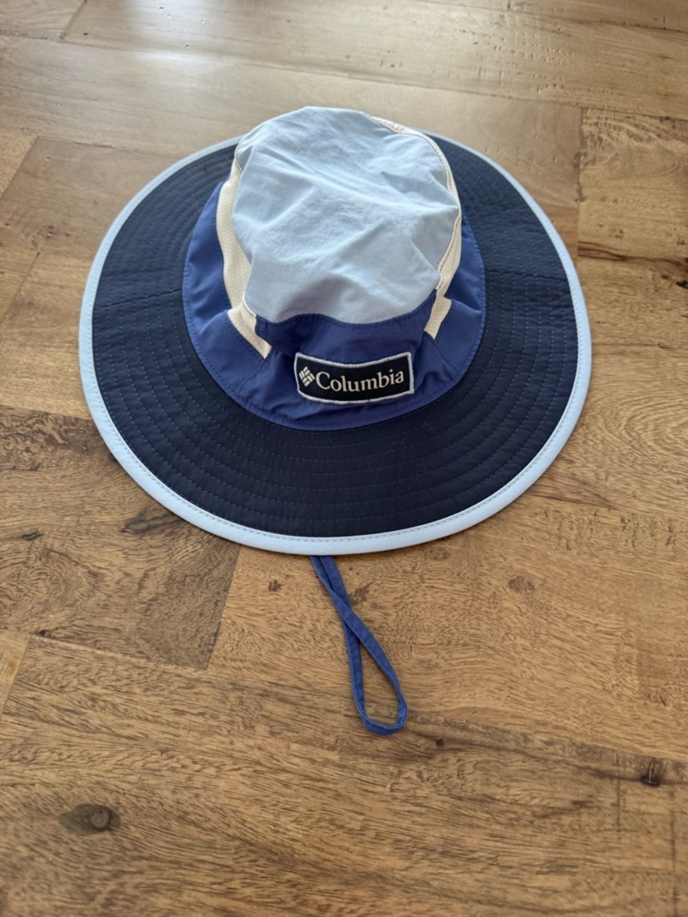 Columbia Bora Bora Booney hat Two-Tone Navy and Light Blue Sun Bucket Hat L - XL